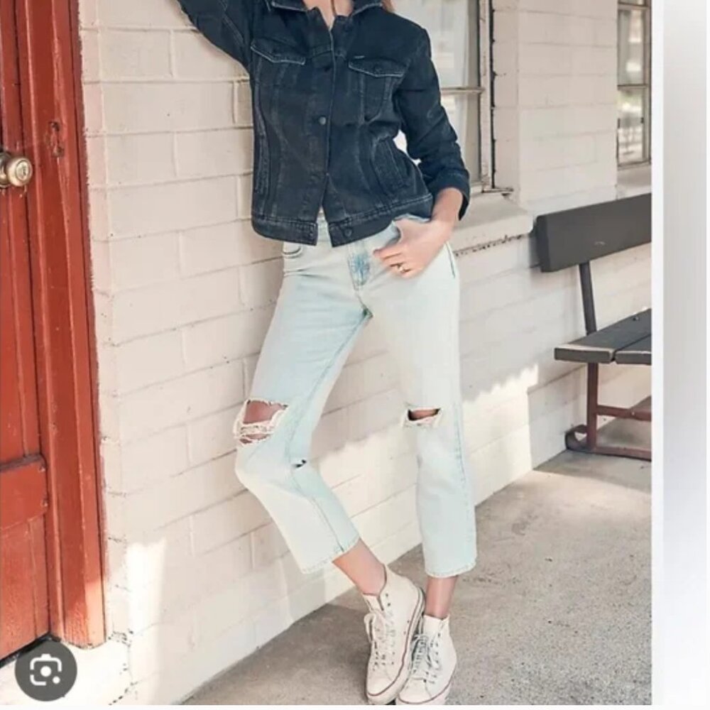 Wrangler Light Wash Blue Cropped Distressed Jeans